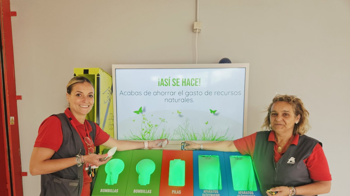 Nueve tiendas más de Alcampo en Castilla y León instalan contenedores inteligentes.