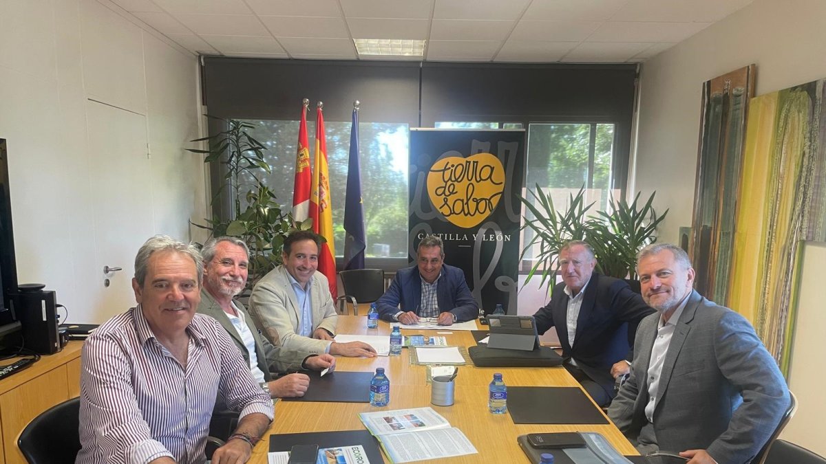 Reunión con el subdirector de Infraestructuras Agrarias de ITACyL,Miguel Ángel García Turienzo.