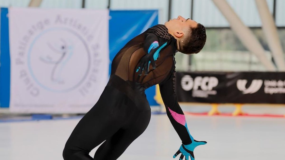 El patinador soriano durante un ejercicio en una competición.