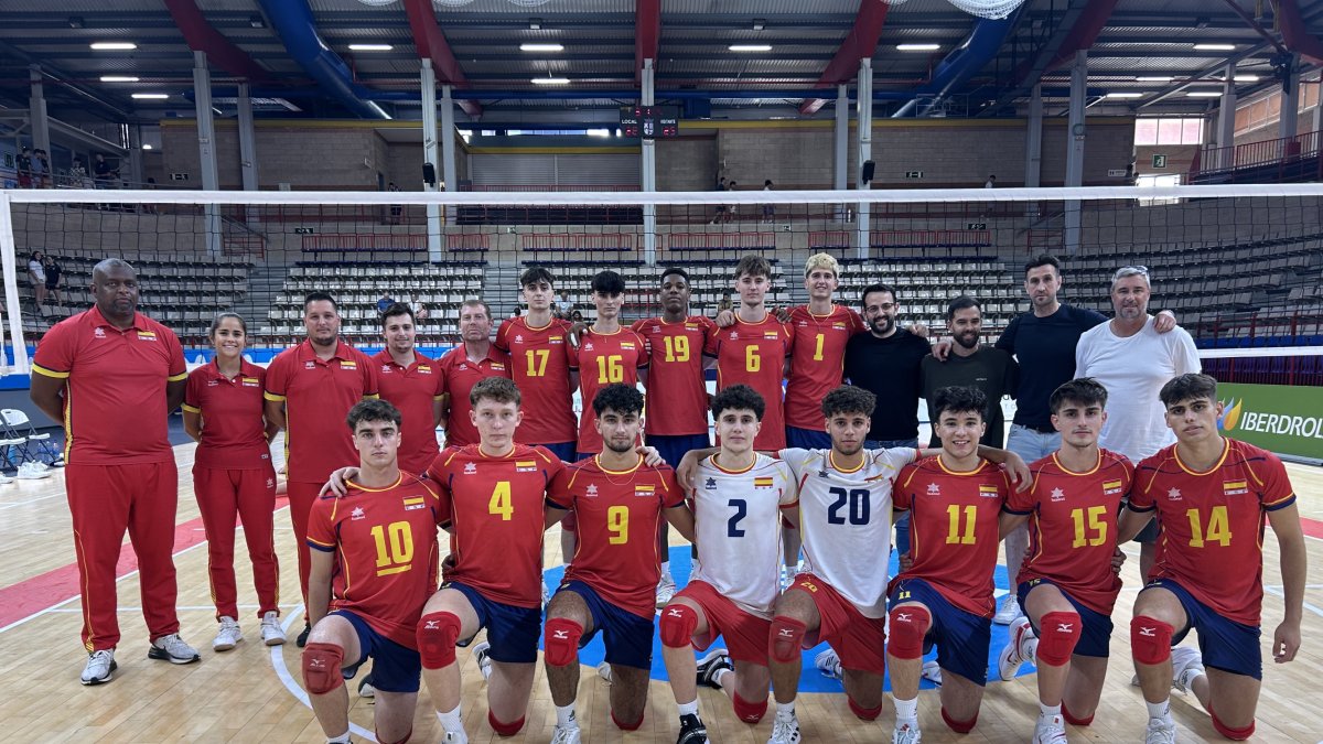 El soriano Diego Miguel Sánchez, con el número 17, junto al resto de compañeros de la selección Sub19.