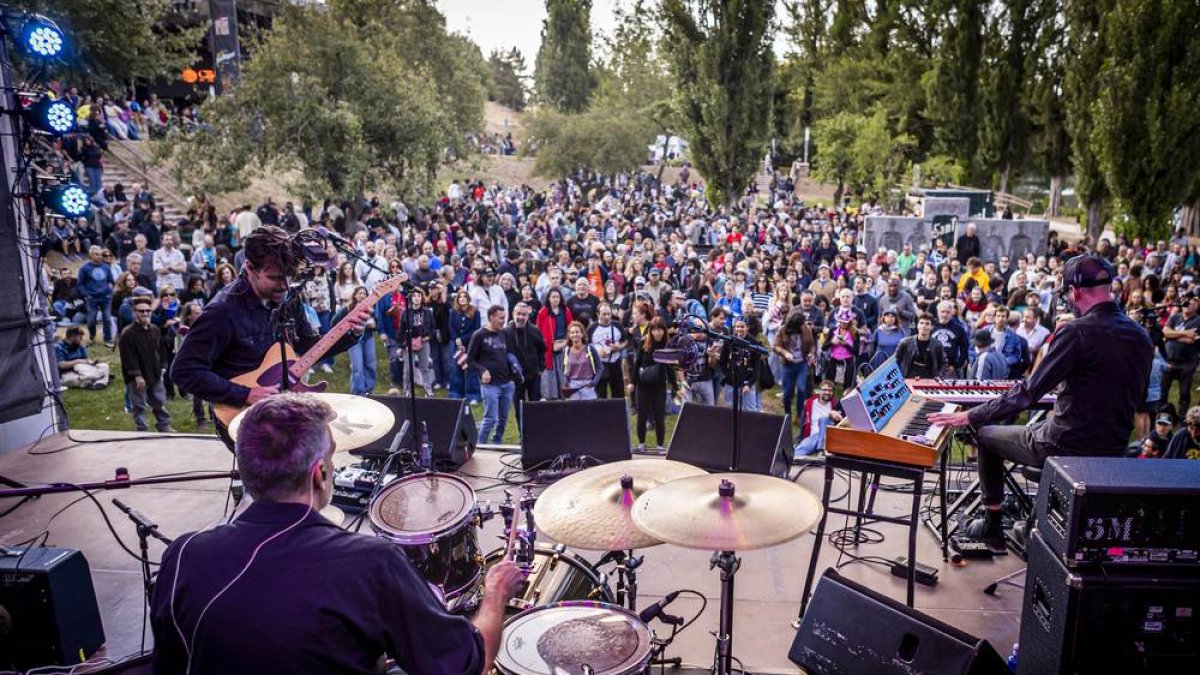 Una jornada para bailar y disfrutar junto al río Duero