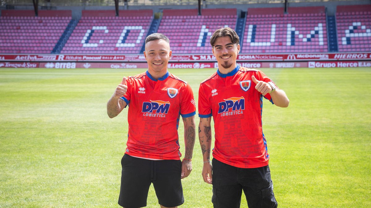 Los jugadores, tras la presentación.