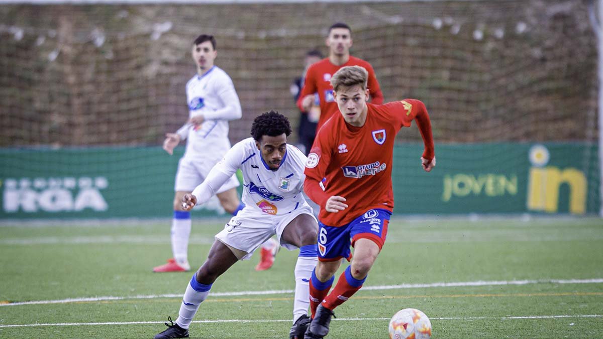 Numancia B y Almazán en el derbi de la pasada temporada.