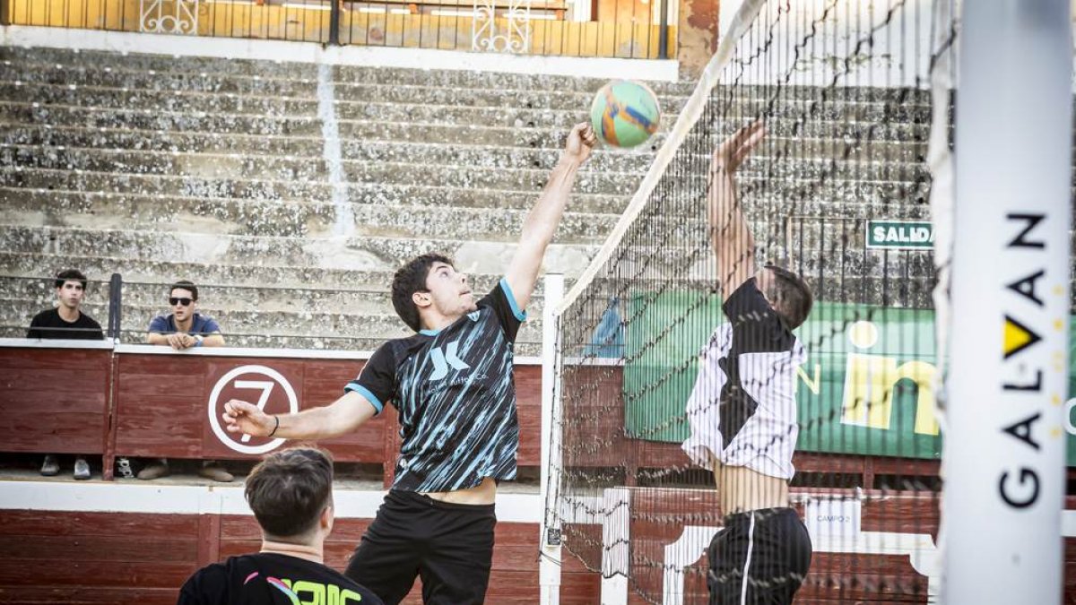 Partidos del mejor voleibol en la Plaza de toros de Soria