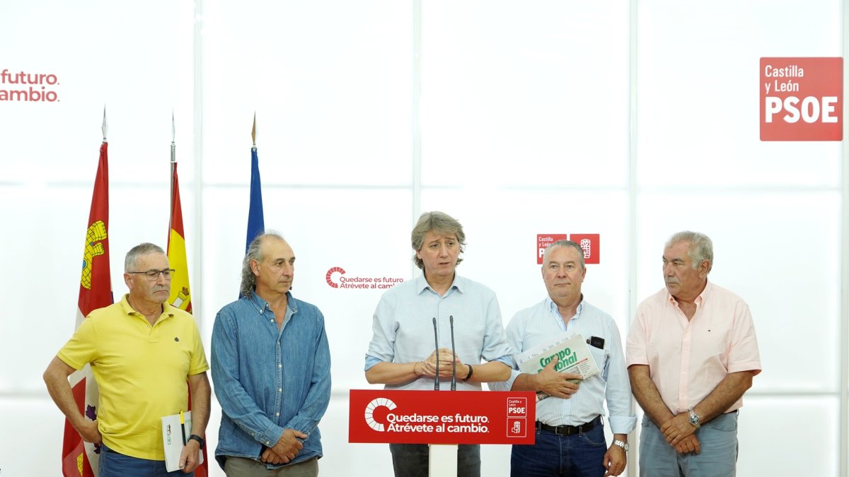 El secretario general del PSOECyL Carlos Martínez se reúne con las organizaciones agrarias.