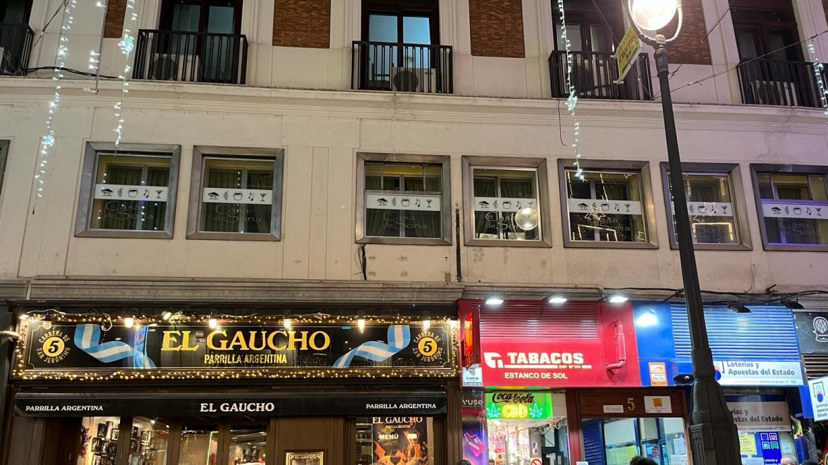 Fachada del edificio de la Diputación que alberga la Casa de Soria en Madrid.