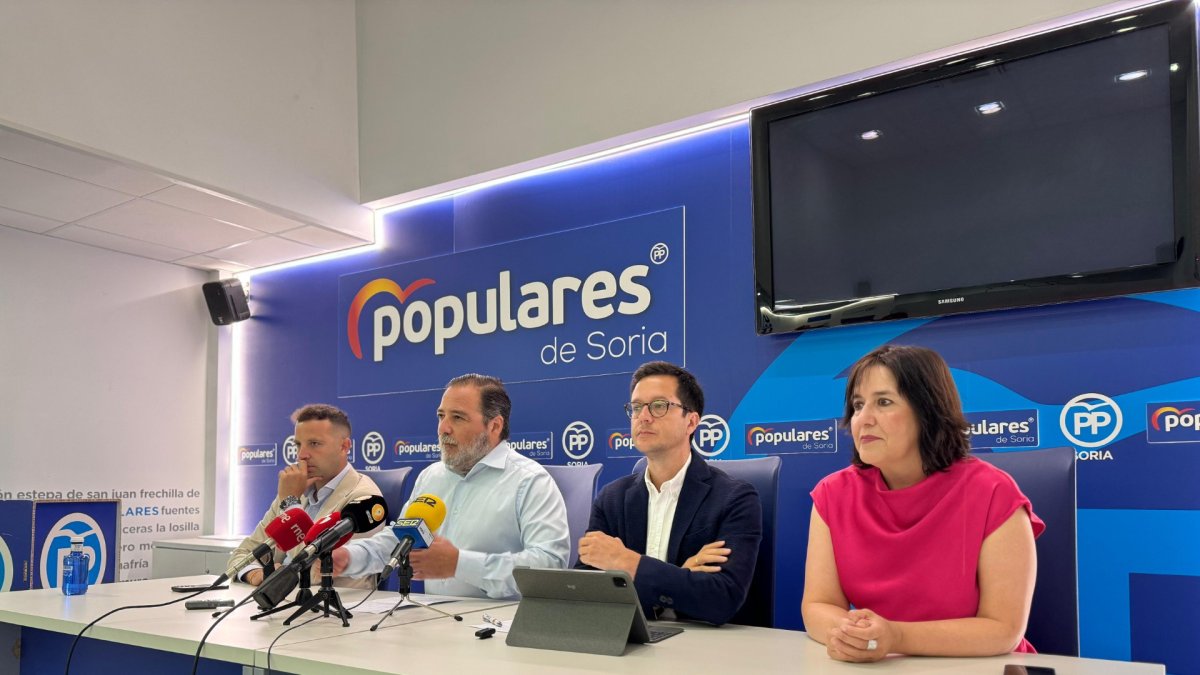 Jiménez, Hernando, Cabezón y Rubio durante la rueda de prensa.