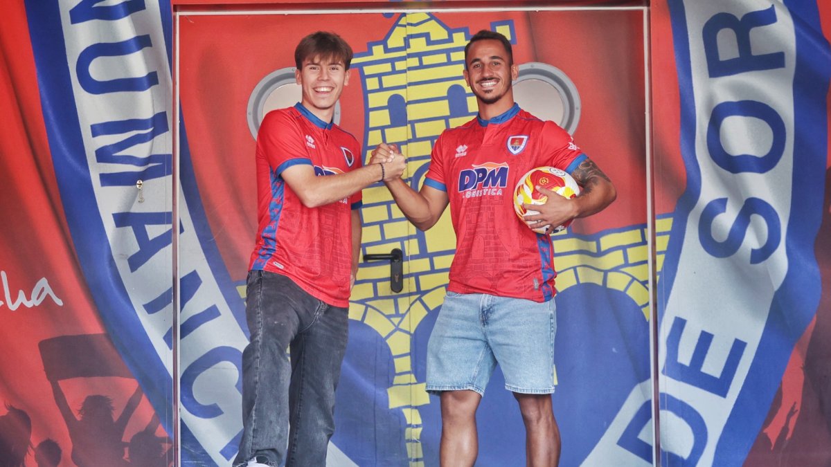 Hugo Matos y Alain García en las instalaciones de Los Pajaritos tras ser presentados como jugadores del Numancia.