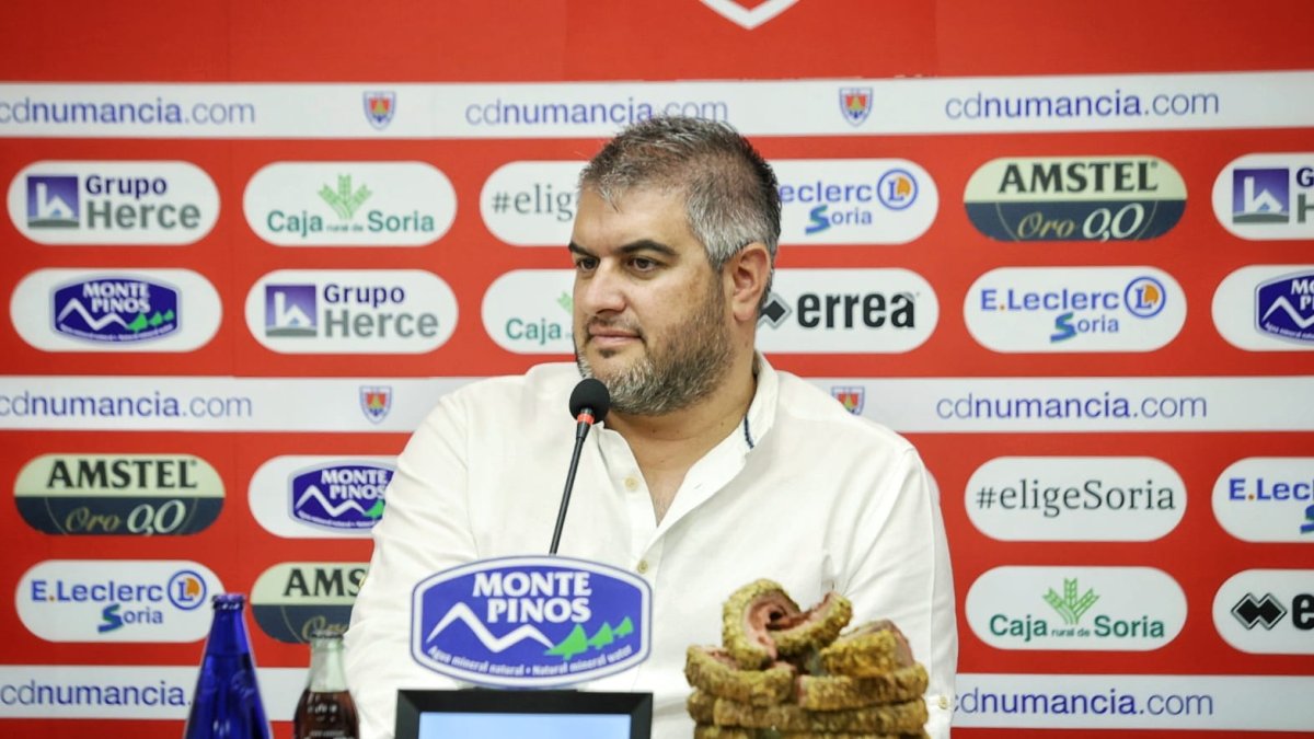 Álex Huerta en la sala de prensa de Los Pajaritos.