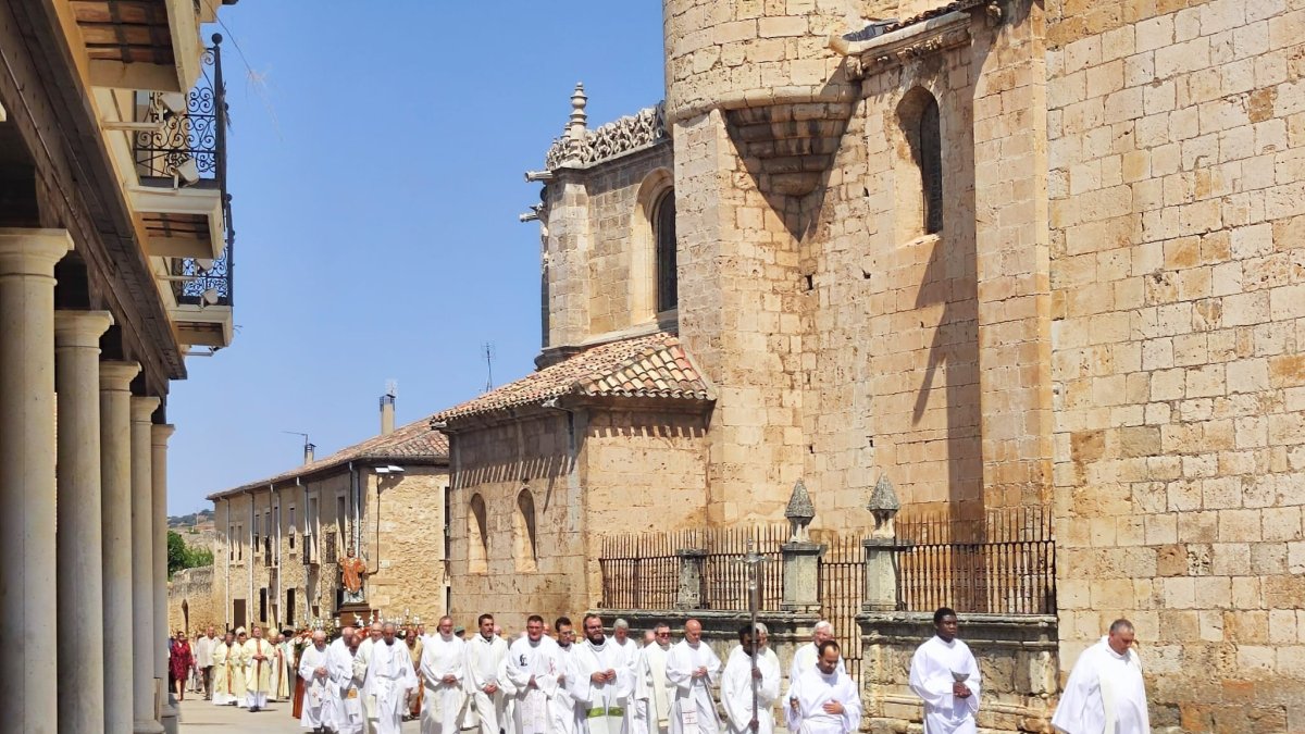 También han homenajeado a Monseñor López Llorente.