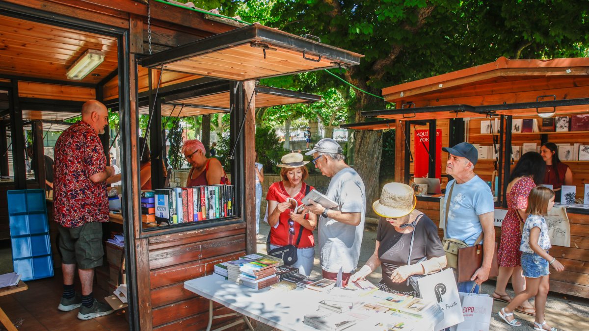 La feria del libro se ubica en la Dehesa.