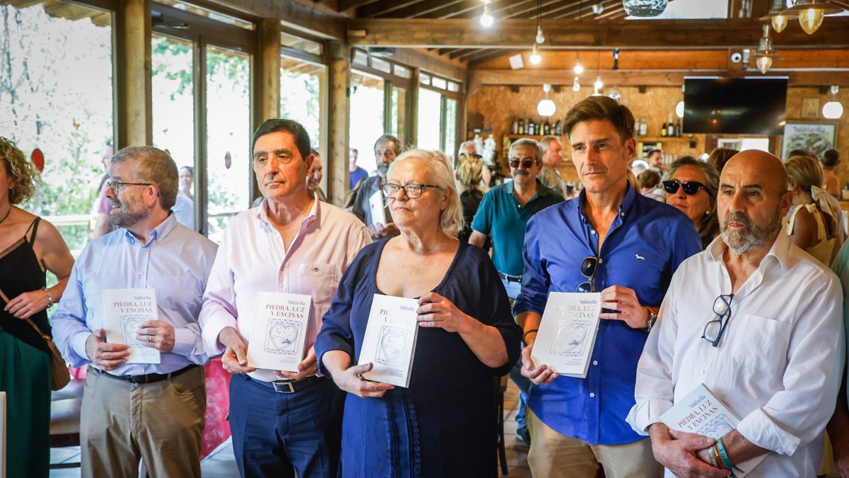 Asistentes a la presentación del libro sobre la historia de Valdelavilla.