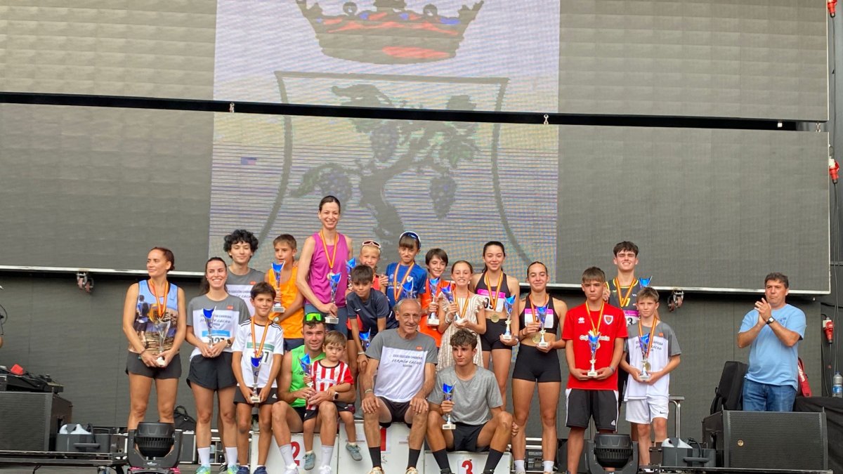 Fermín Cacho en el centro de la imagen junto a los mejores clasificados en la prueba.