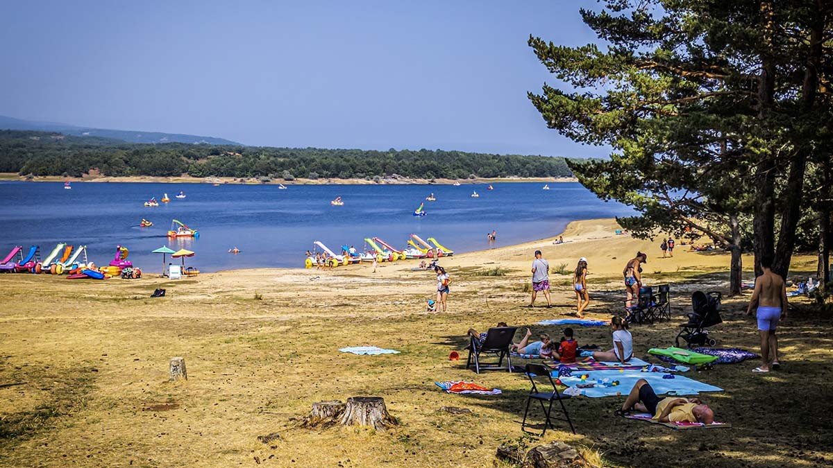 El embalse es uno de los lugares frecuentados por los turistas que visitan Soria.
