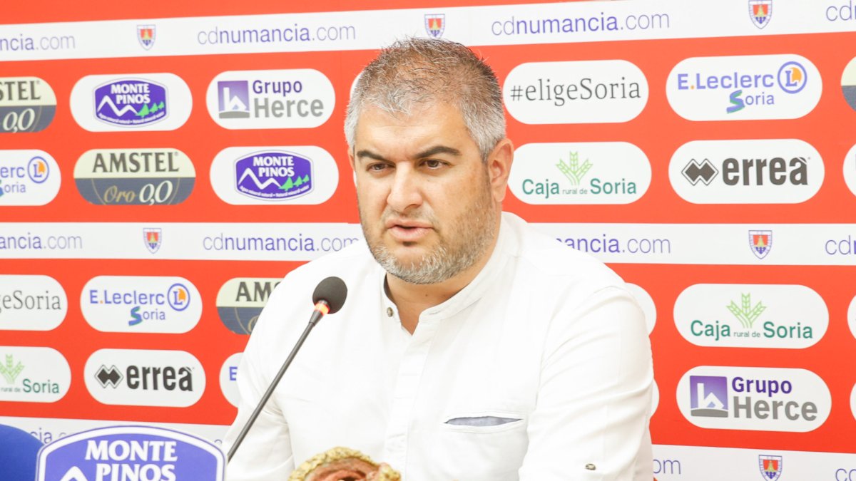 Álex Huerta en una comparecencia de prensa.