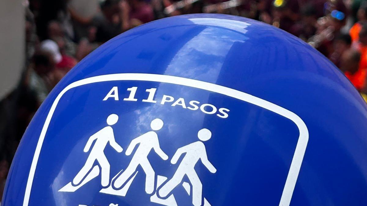Detalle de uno de los globos repartidos por la plataforma A-11 Pasos para reclamar agilidad en la construcción de la A-11, Autovía del Duero.