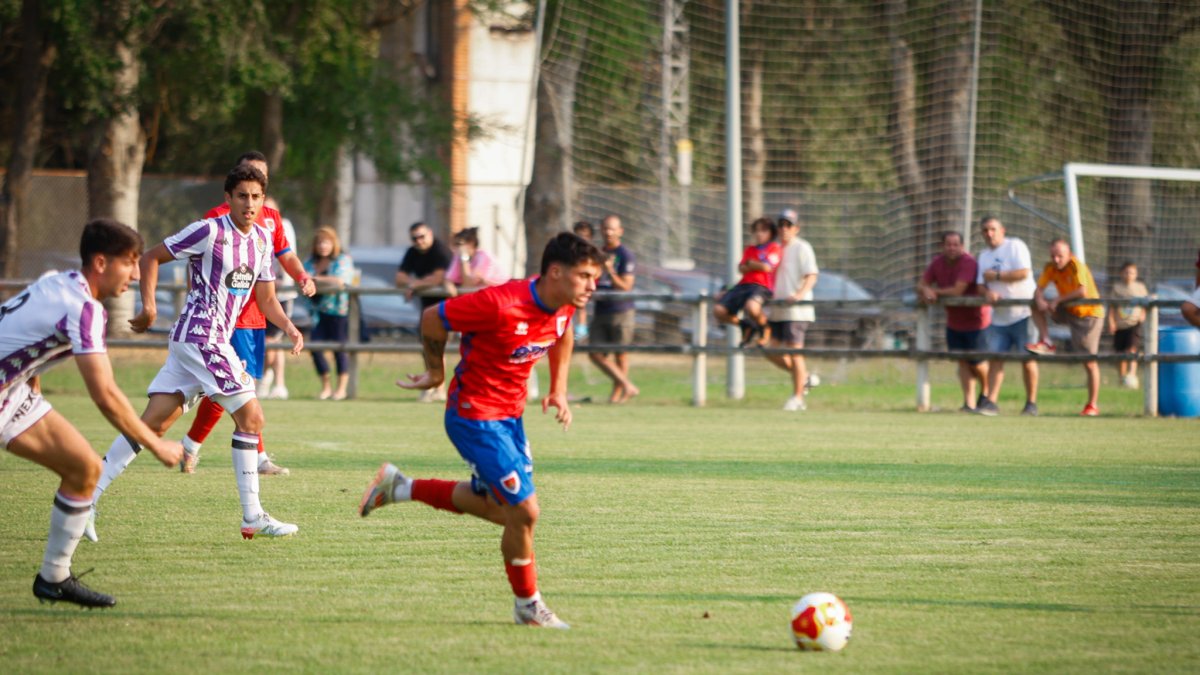 Una jugada en el CD Numancia-Valladolid Promesas del pasado fin de semana.