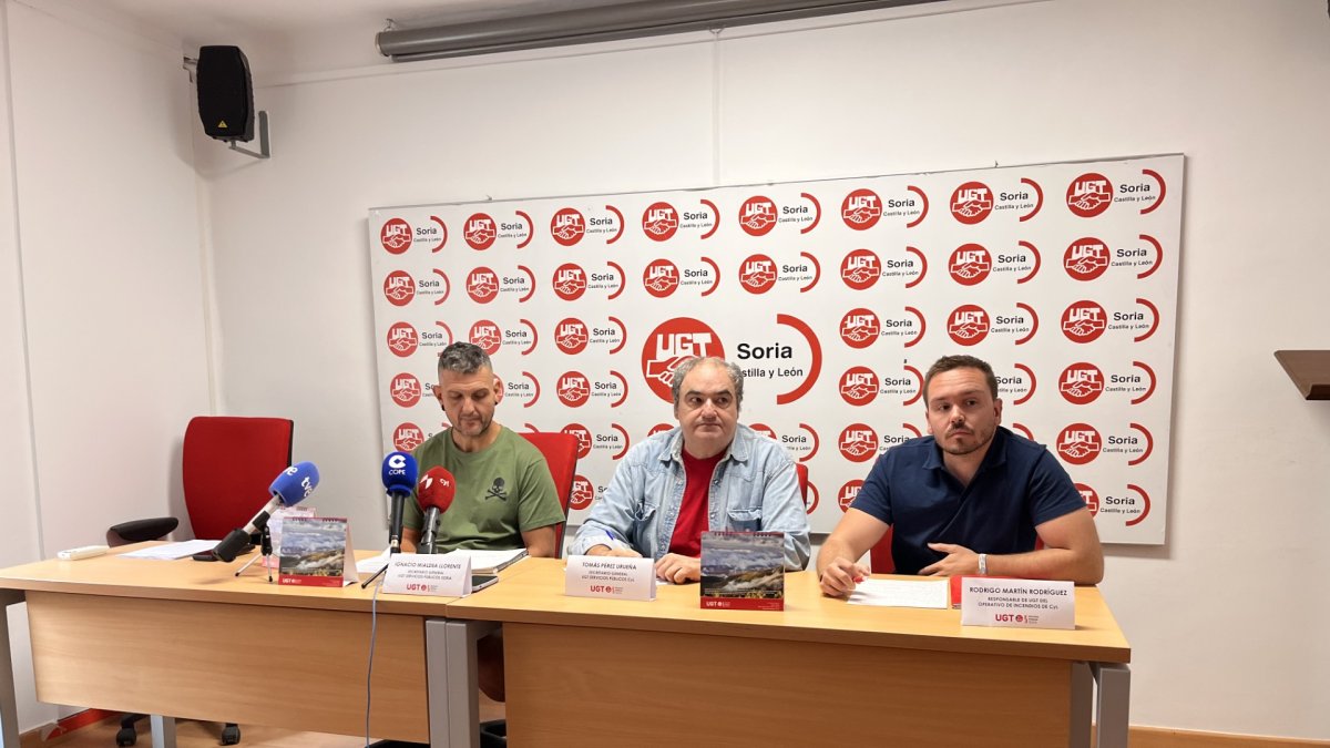 Ignacio Mialdea, secretario general de UGT Servicios Públicos de Soria;
Tomás Pérez Urueña, secretario general de UGT Servicios Públicos Castilla y León, y Rodrigo Martín, responsable de UGT del operativo incendios en Castilla y León.
