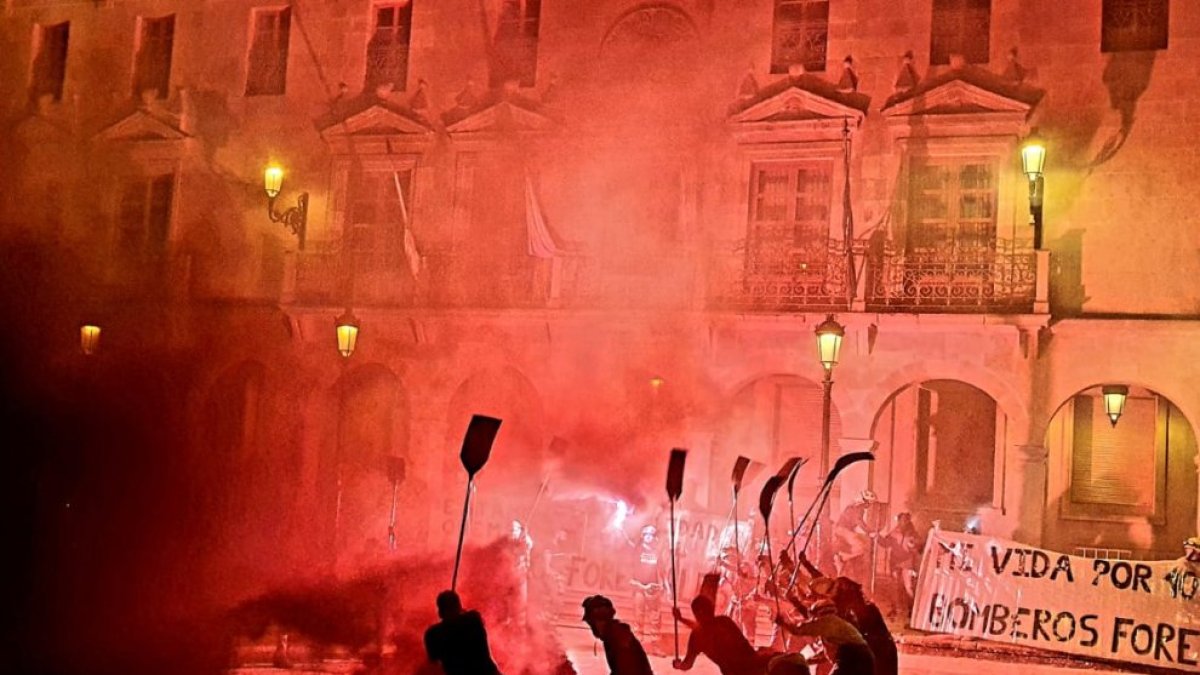 Protesta de los bomberos forestales celebrada en 2022 en Soria.