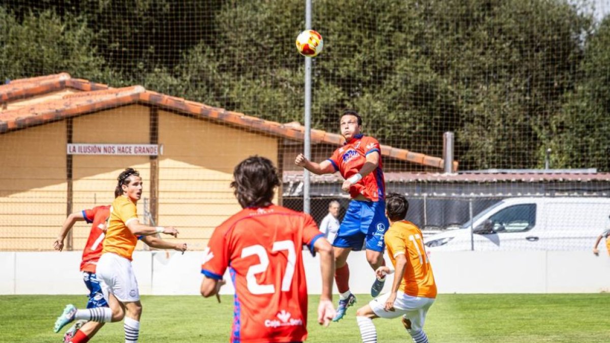 El CD Numancia juega hoy en El Burgo ante el Alavés B.