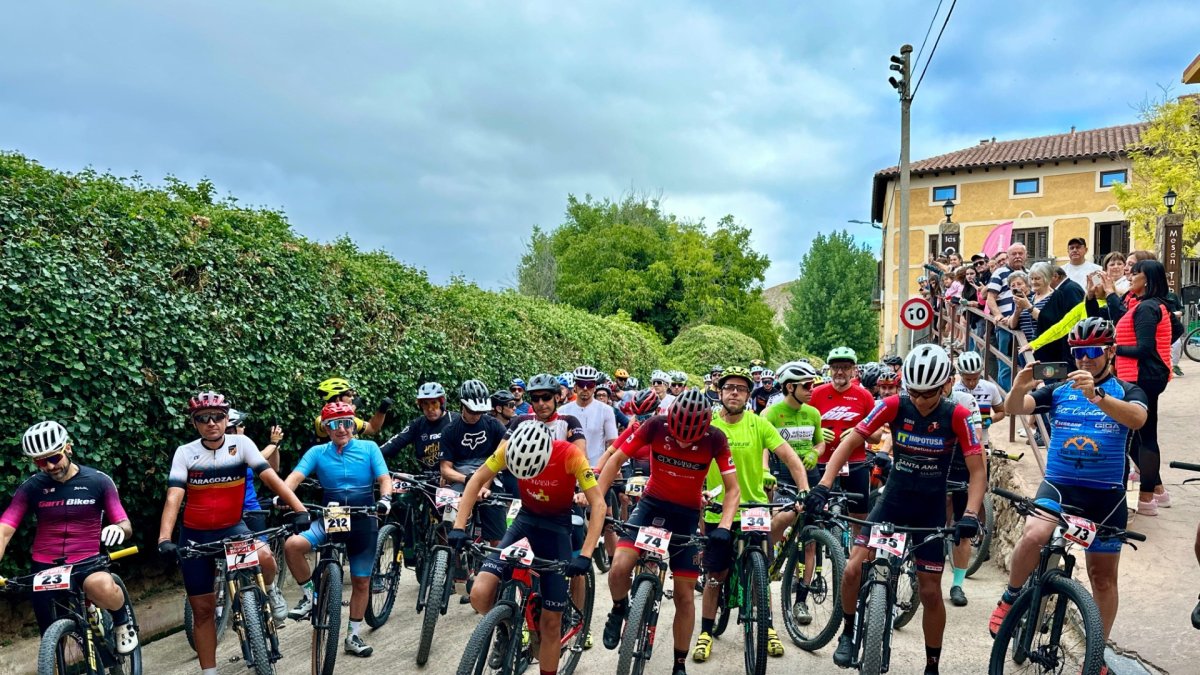 Imagen de la salida de la BTT de Deza.