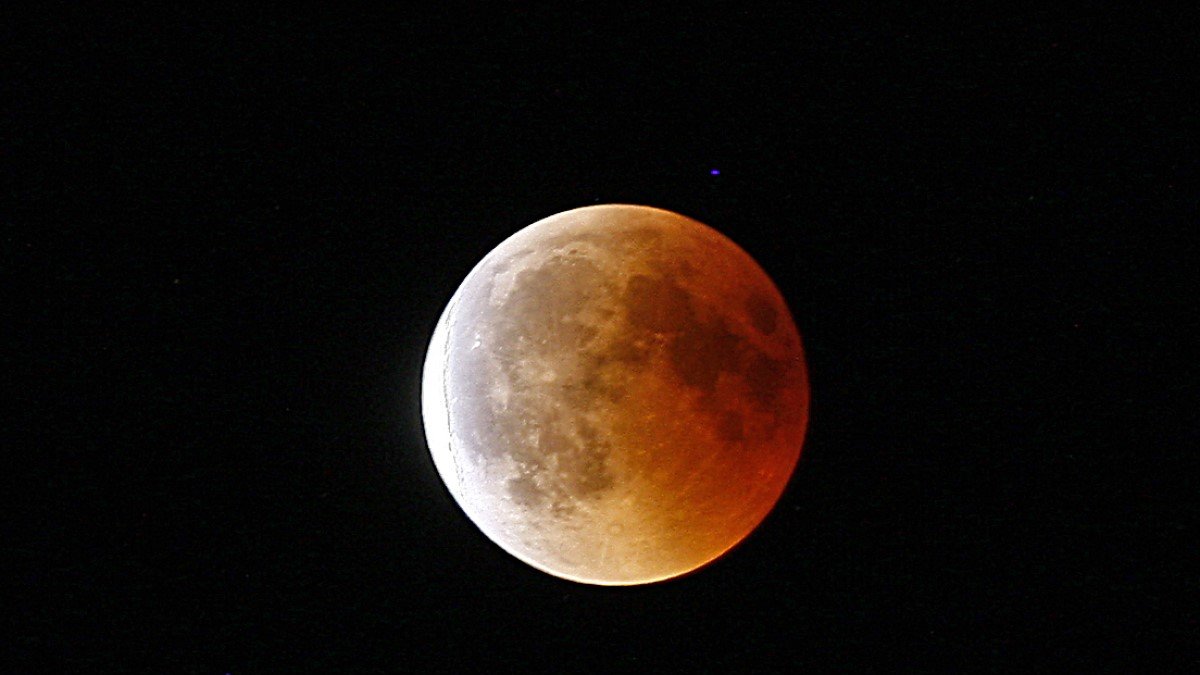 La Luna de Sangre sobre Soria en un año precedente.