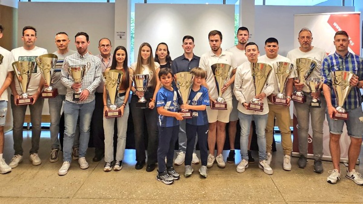 Foto de familia de los campeones provinciales 2023/2024