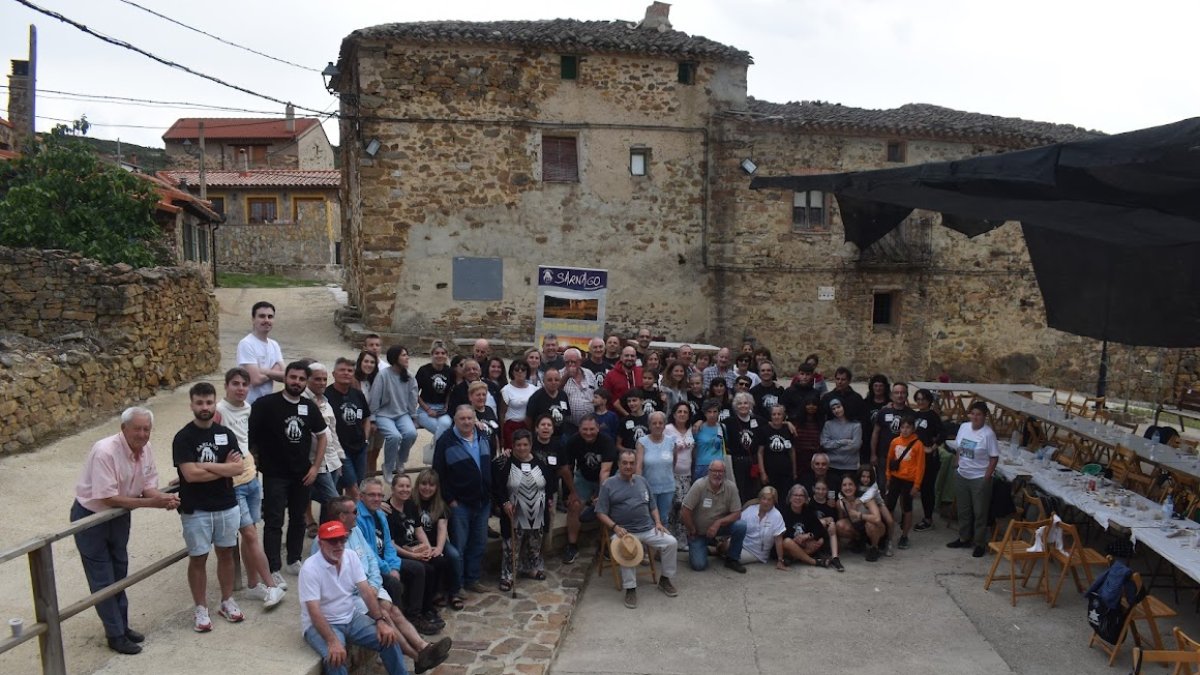 Primer encuentro de personas que se apellidan Sarnago en Sarnago.