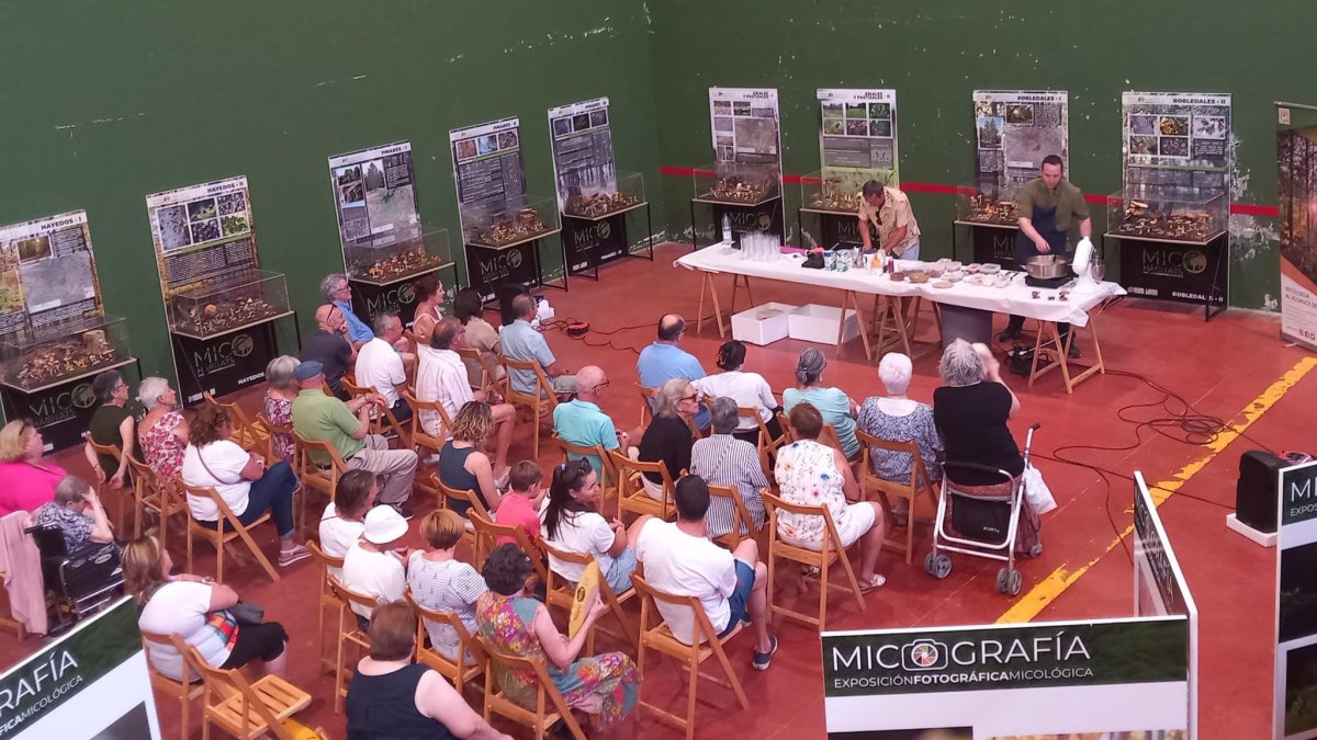 Demostración de cocina con setas en el Mycological Summer Tour.