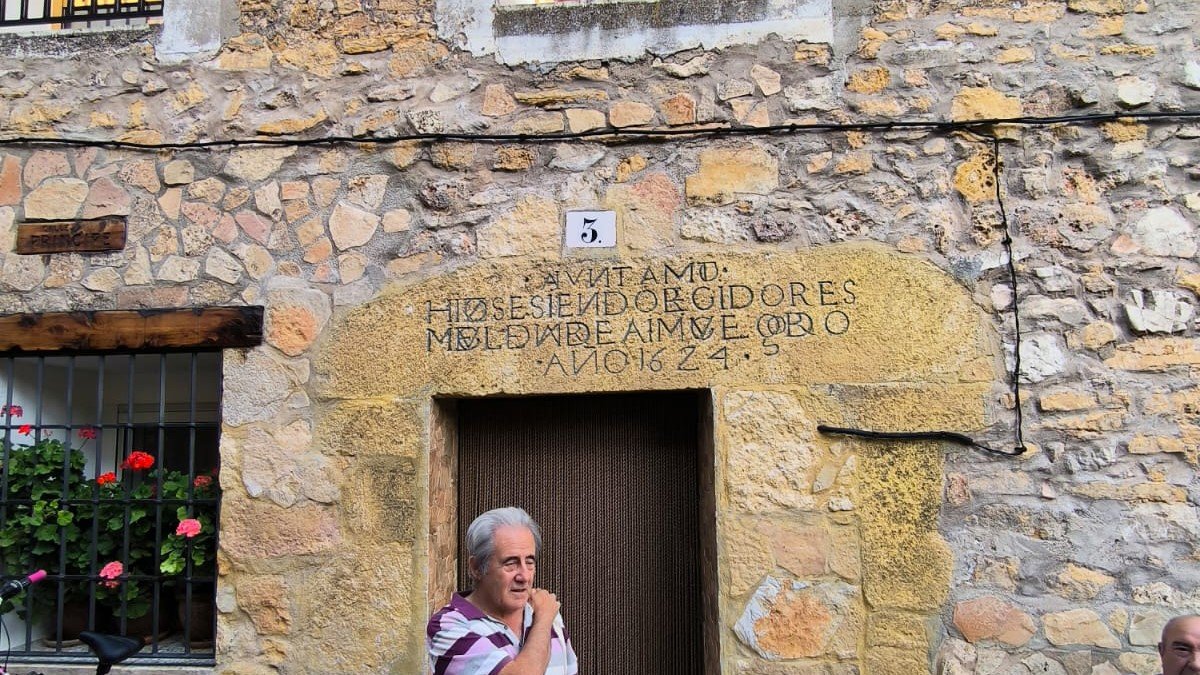 Fachada del antiguo Ayuntamiento de Iruecha.