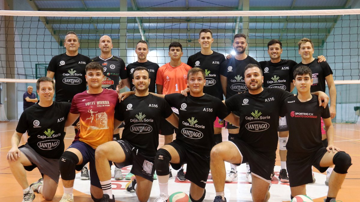 La plantilla del Moreno Sáez Sporting Soria posa después de un entrenamiento.