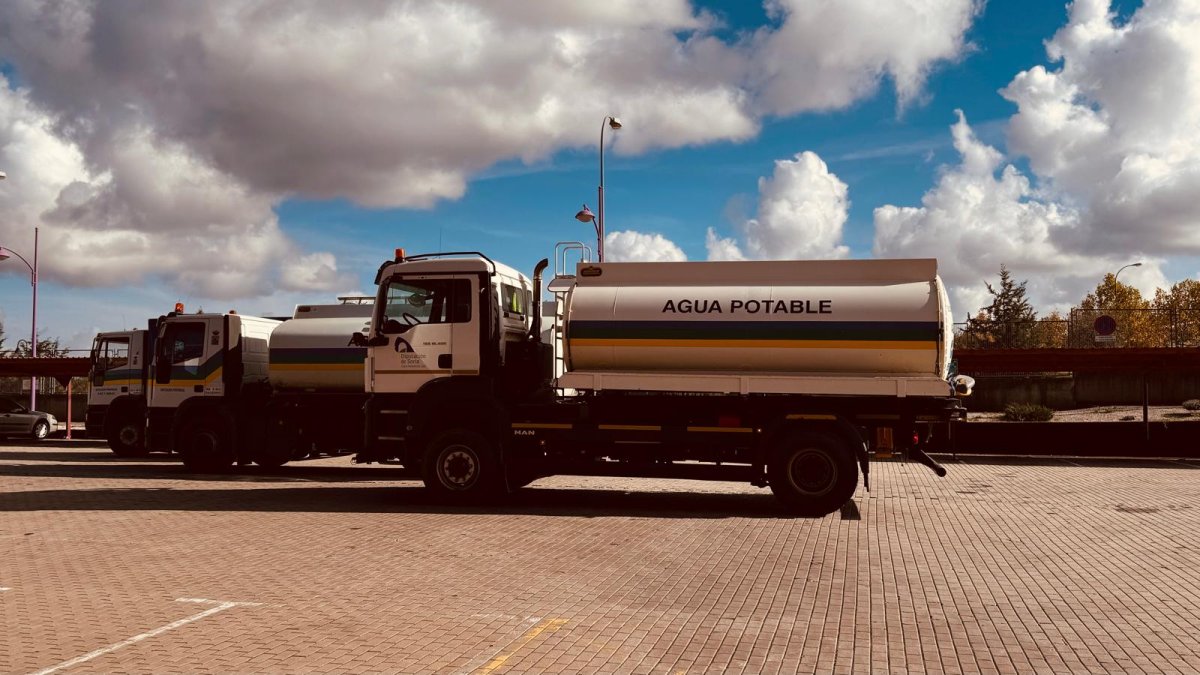 Camiones cisterna de la Diputación de Soria.