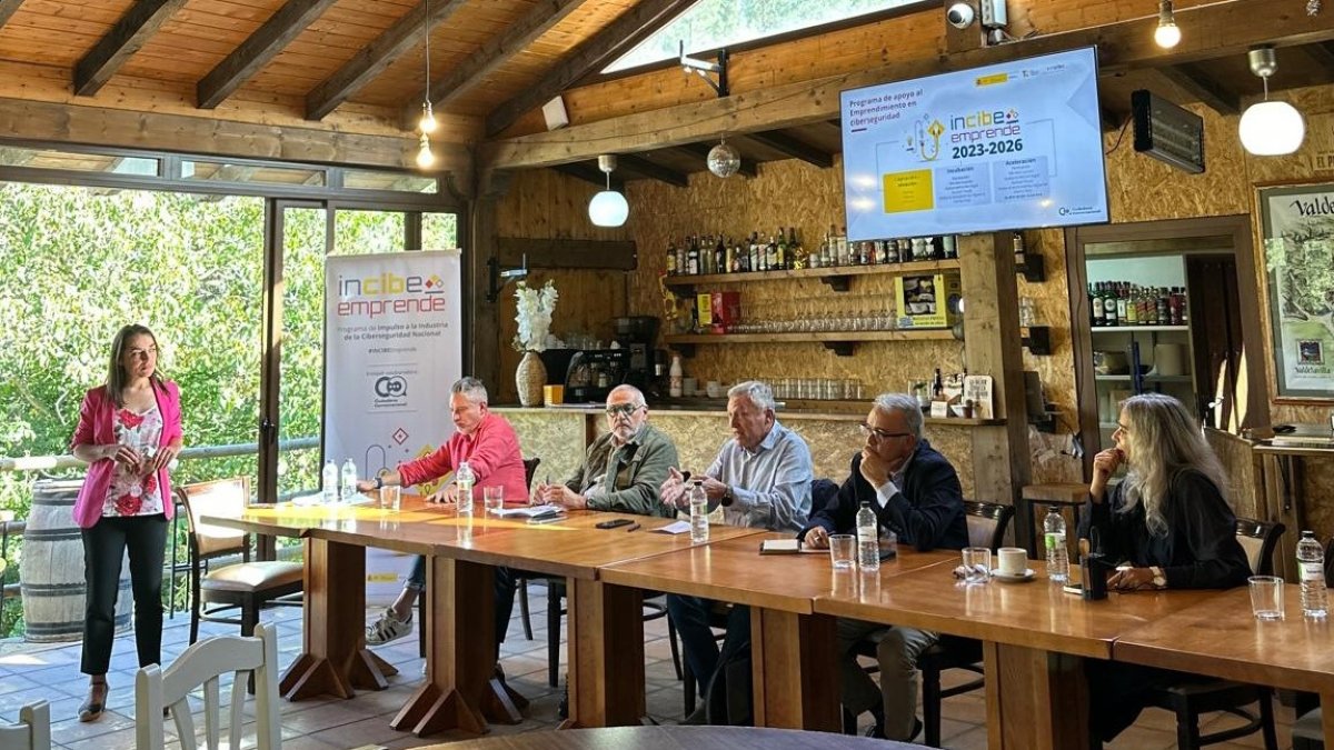 Primera jornada de la Semana del Whatsapp celebrada en Valdelavilla.