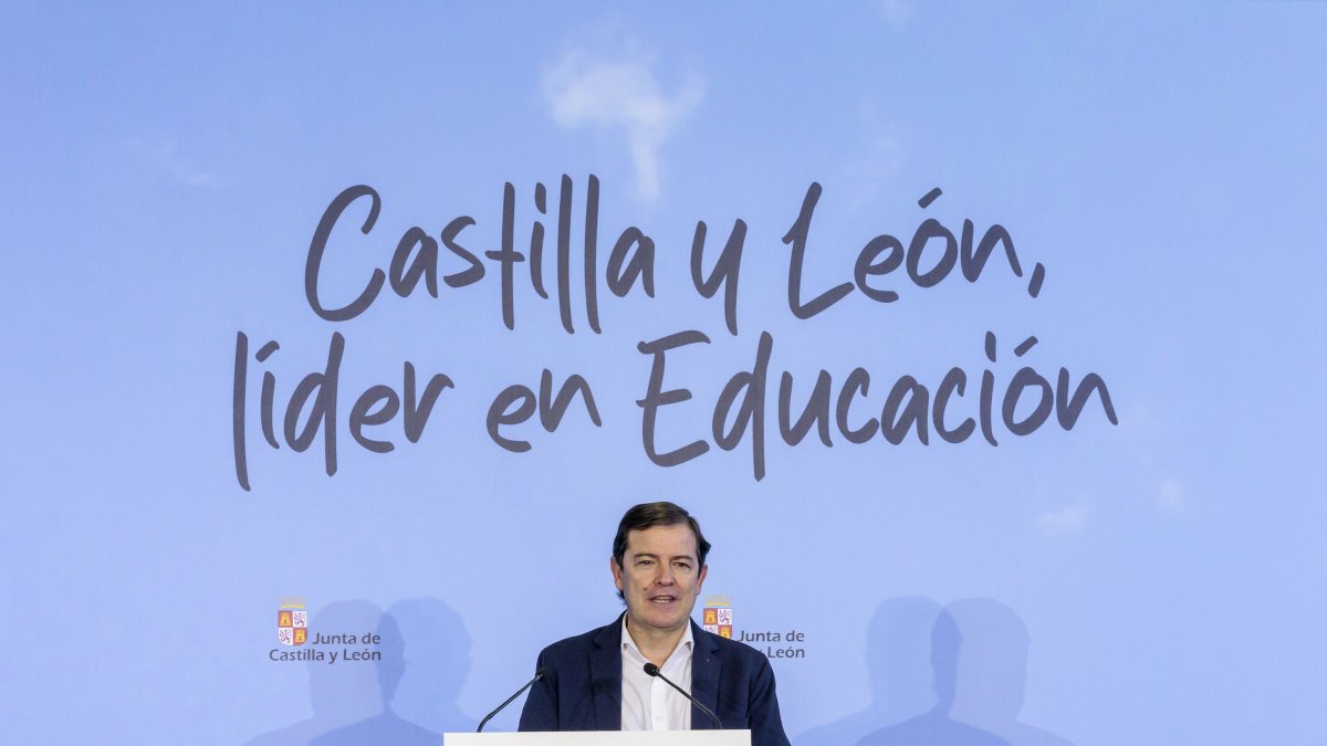 Mañueco durante el inicio del curso escolar en Secundaria, Bachillerato y FP en Villamuriel de Cerrato.