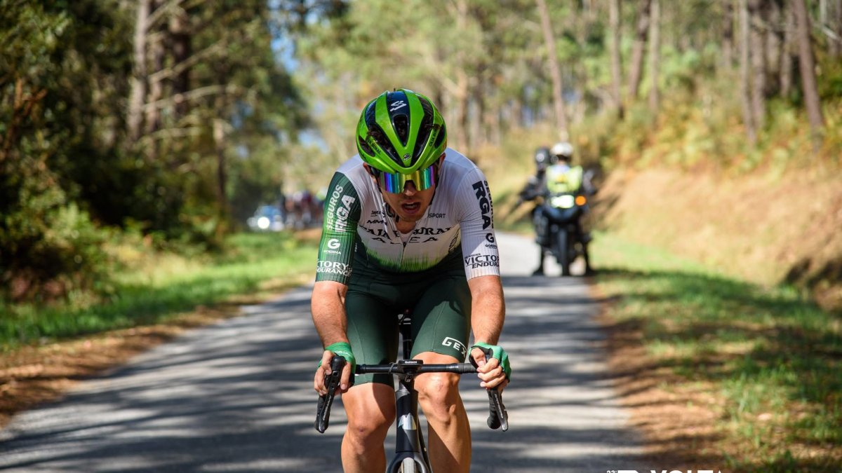 Antonio González en una etapa de la Volta a Galicia.