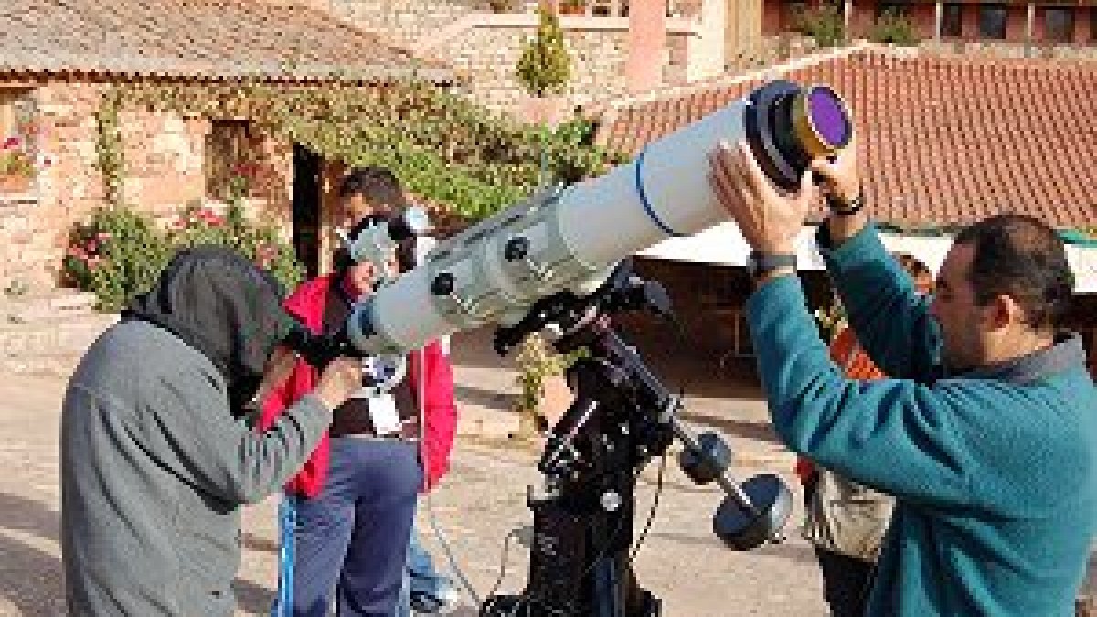 Una de las actividades de observación en ediciones anteriores de Astrotiermes.