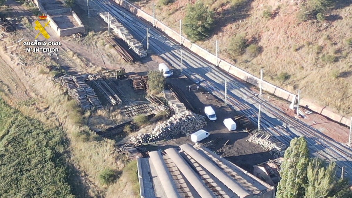 Un instante de la operación de la Guardia Civil.