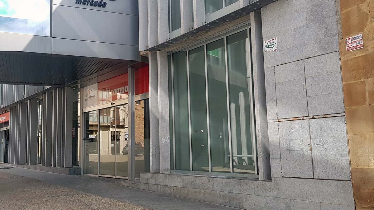 Fachada del futuro local de artesanos en la planta baja del Mercado.