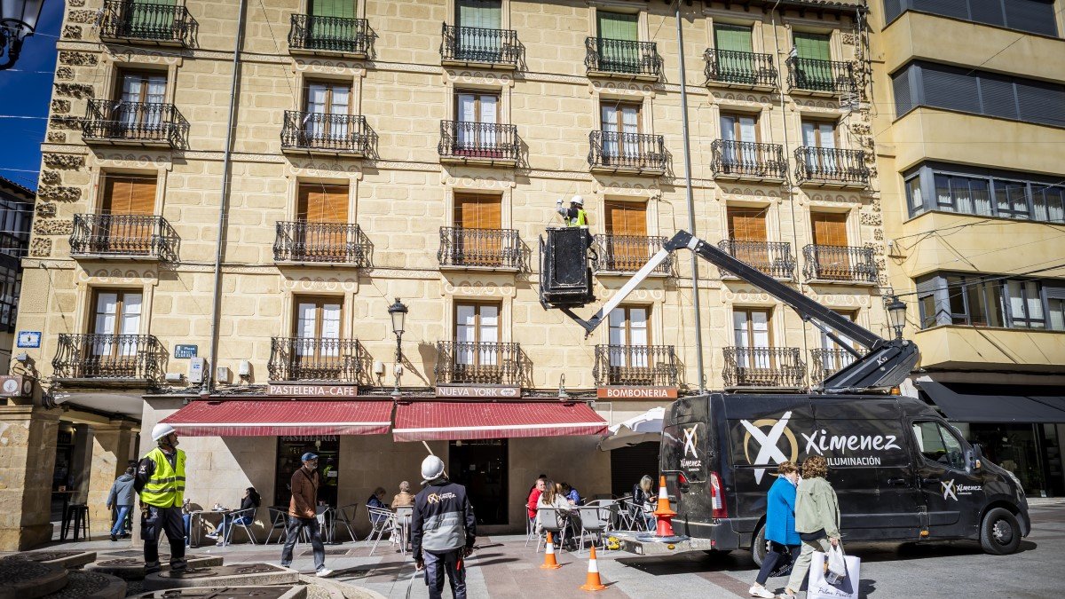 La empresa Iluminaciones Ximénez, en la mañana de este miércoles en el centro de Soria.