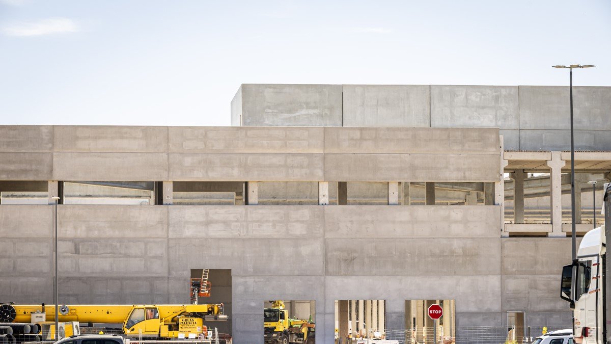 Obras de construcción de la nueva fábrica de Maheso en el PEMA este verano.