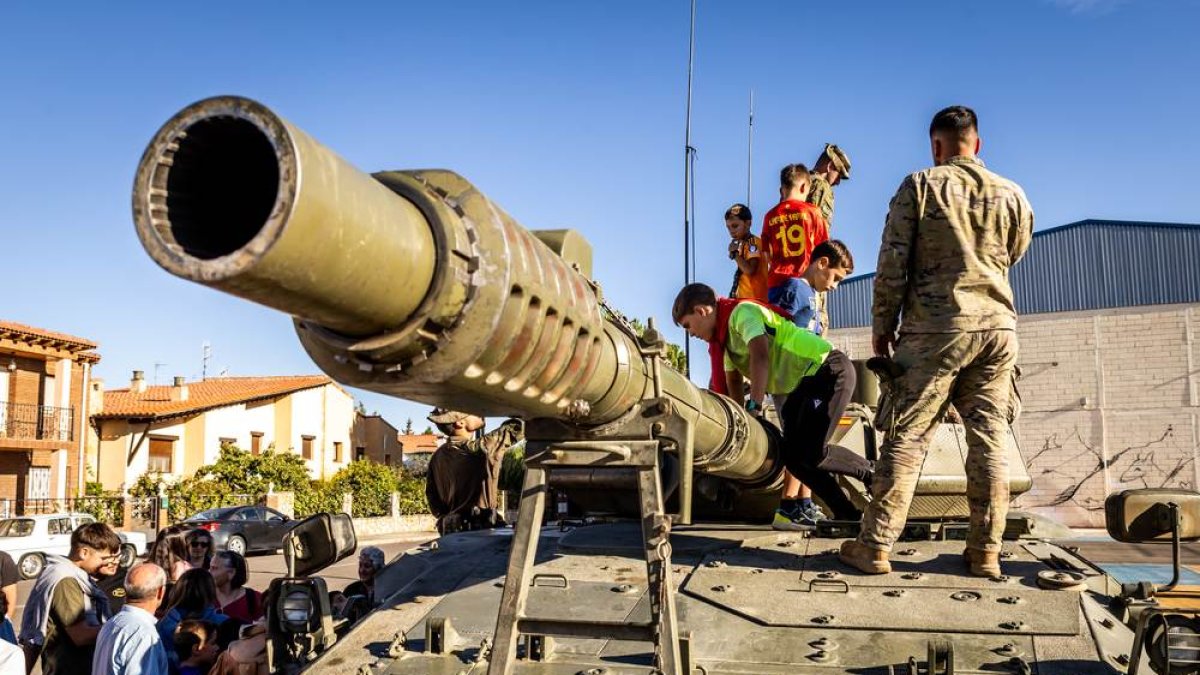 Los niños conocieron los Centauros y las armas del Ejército