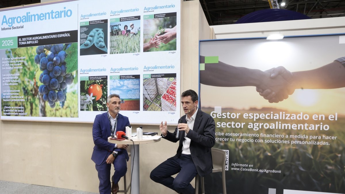 Presentación del nuevo informe agroalimentario de CaixaBank Research en la feria Fruit Attraction, de Madrid.