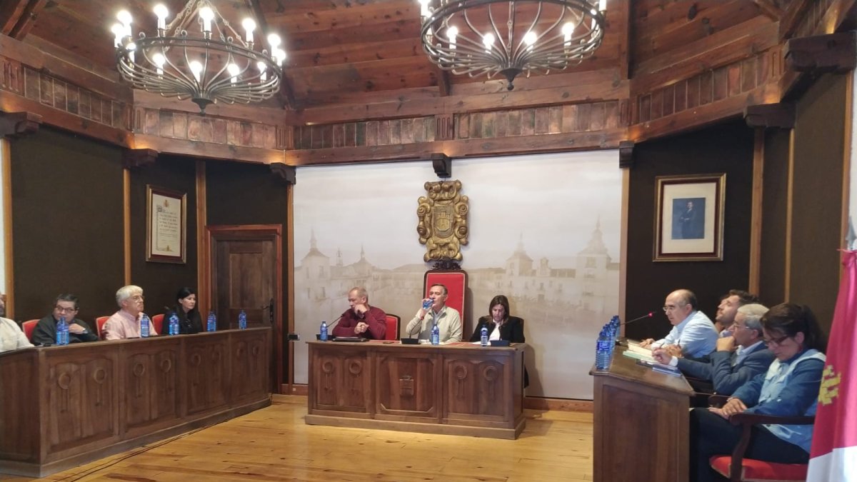 Concejales de El Burgo de Osma ene l pleno que se celebró ayer.