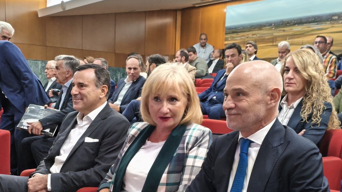 La consejera de Industria, Comercio y Empleo, Leticia García, en la apertura del curso económico en la Cámara de Comercio de Valladolid.