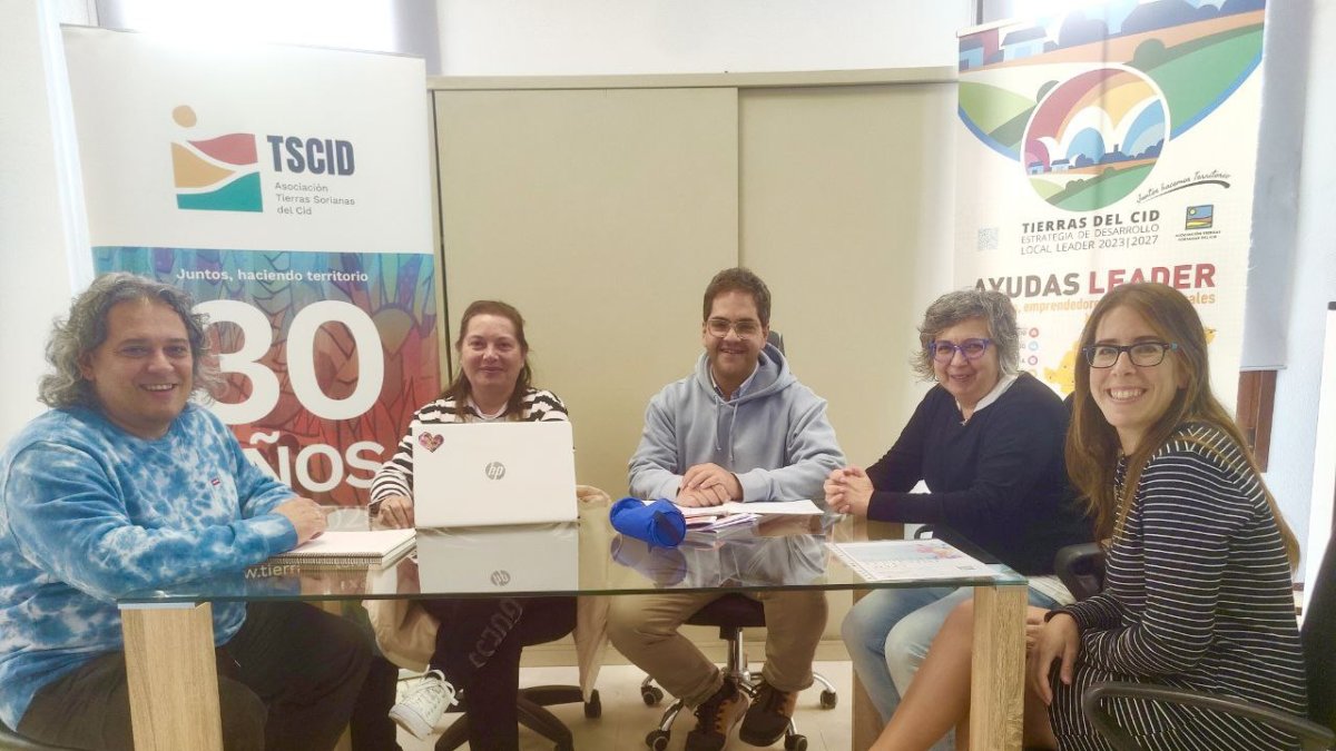 Becas Emprende con Éxito 2025.