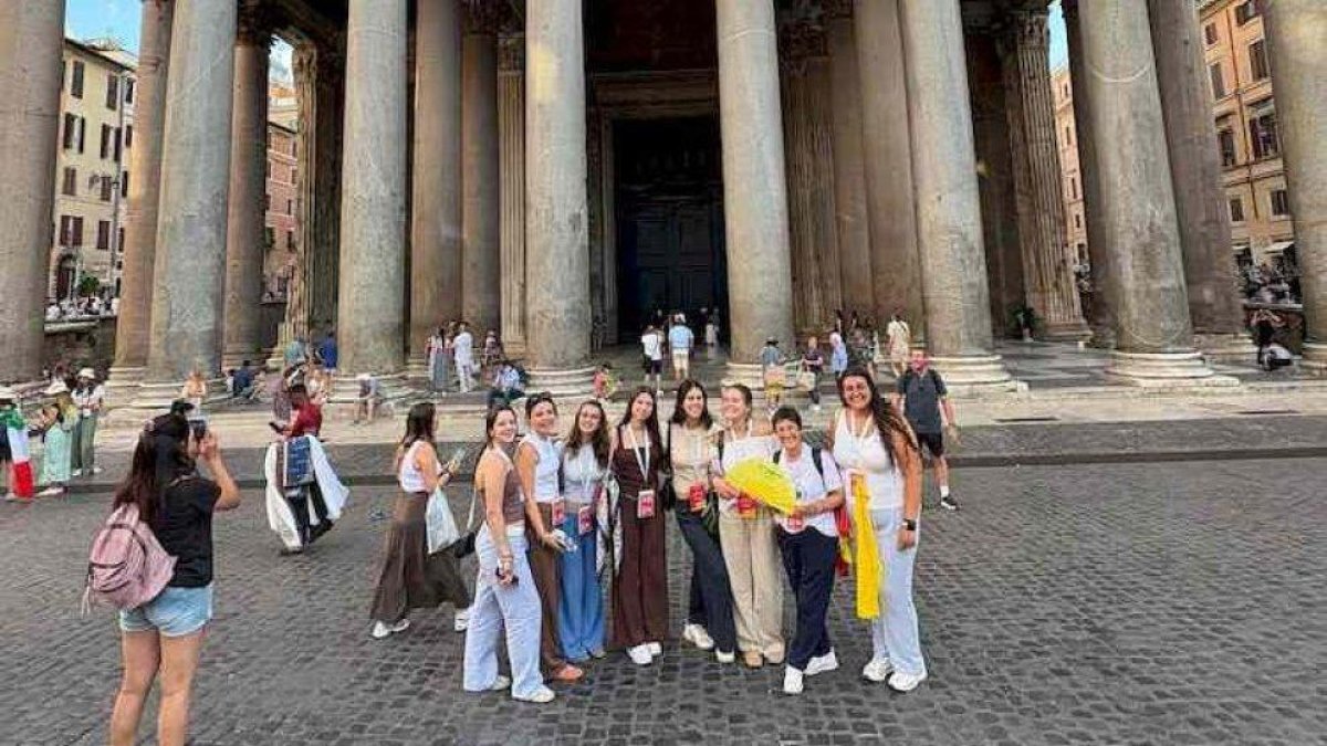 Jóvenes de la Diócesis de Osma-Soria en una peregrinación a Roma.