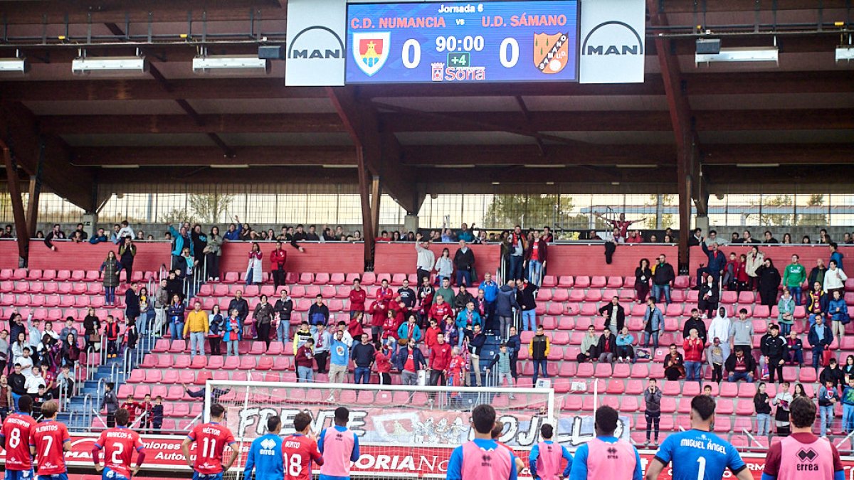 Malestar en la grada de Los Pajaritos por la pobre imagen ofrecida por el Numancia ante el colista Sámano.