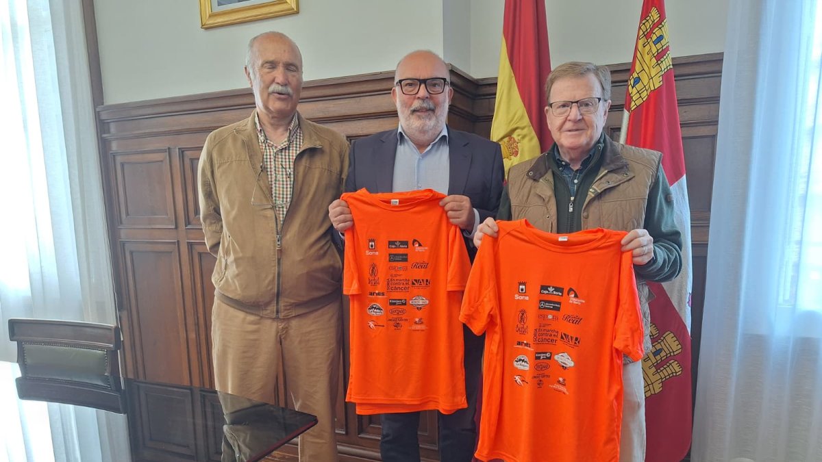Aguarón y Serrato presentaron la Marcha contra el Cáncer al subdelegado.