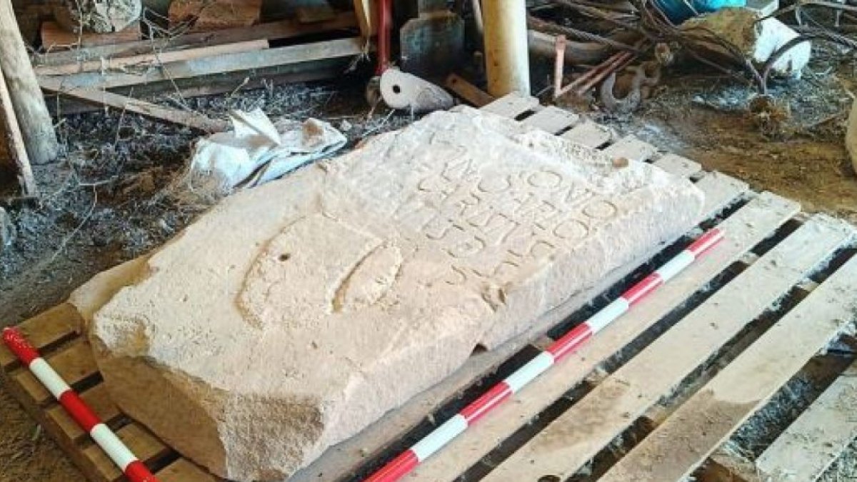 La estela funeraria encontrada en Borobia.