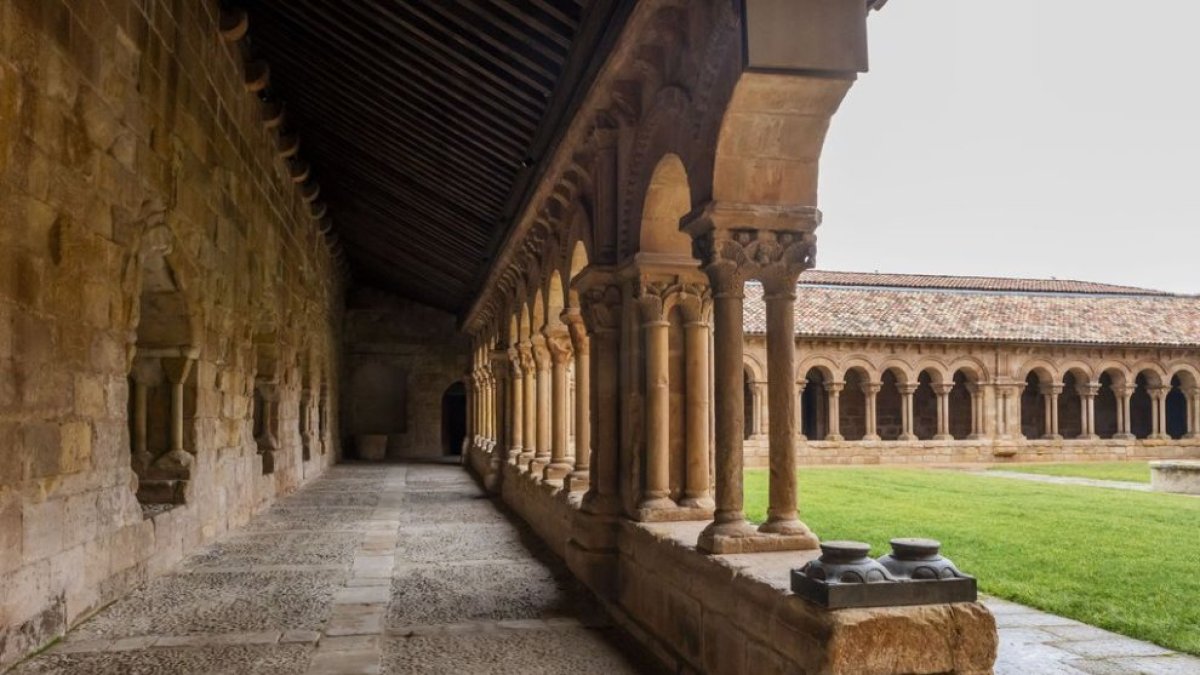 Espectacular claustro de la Concatedral de San Pedro, otro bien monitorizado.
